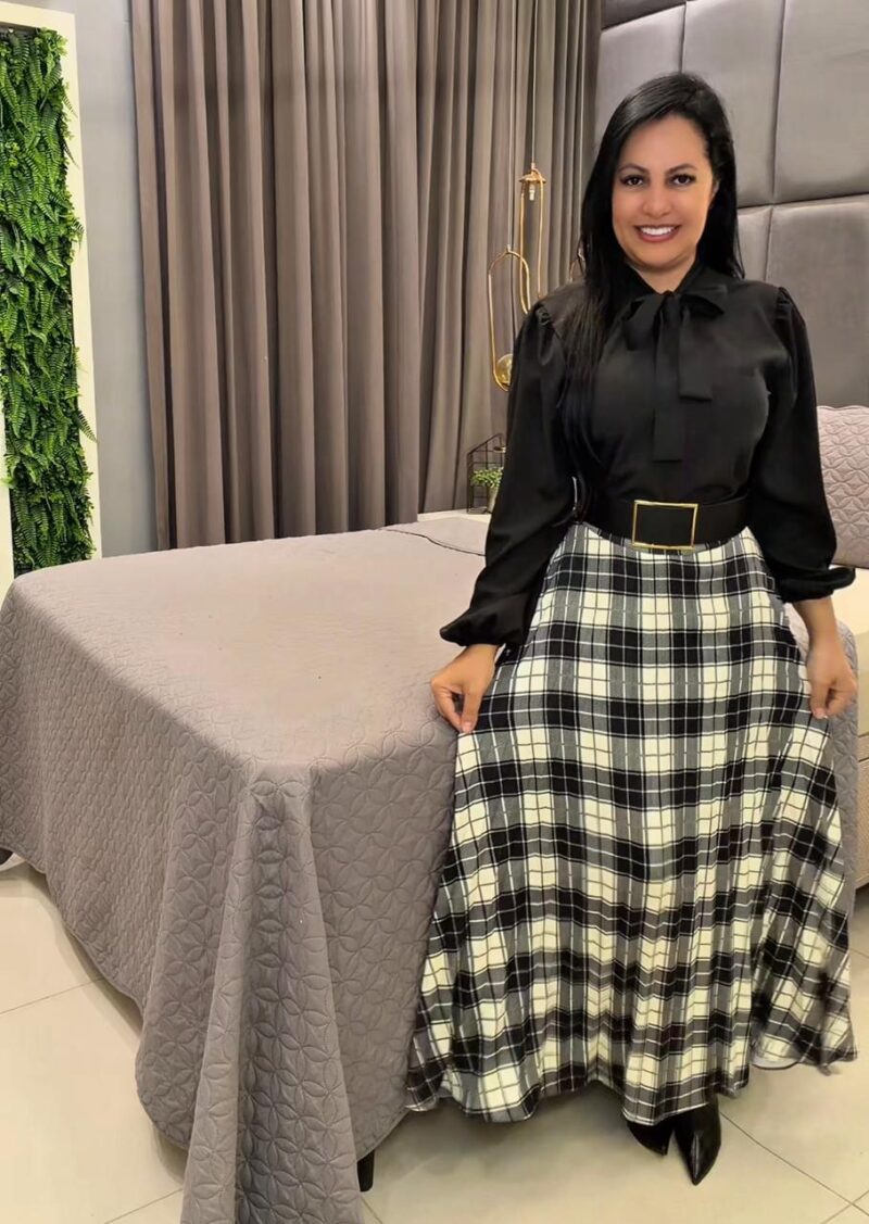 703 - Saia Samanta Preto